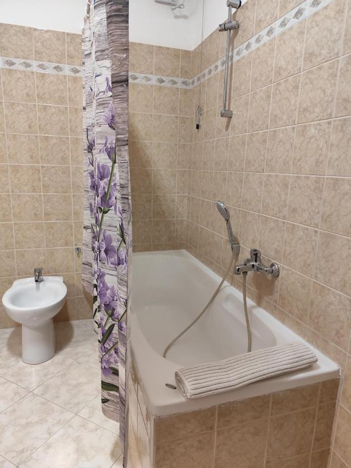 La Casa Di Giada, Appartamento In Villetta Con Aria Condizionata, Wi-Fi E Parcheggio Gratuito Poggi Buitenkant foto
